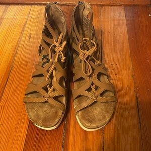 Comfortable brown strap wedges.